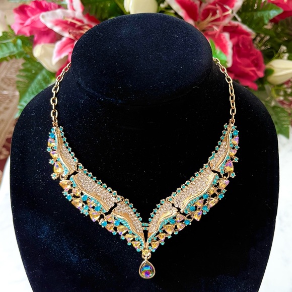 eye candy Jewelry - Eye Candy Arielle Statement Necklace Green/Turquoise / Crystal.